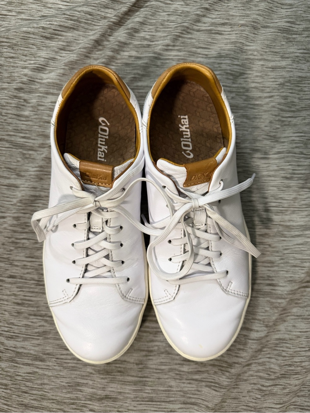 OluKai Lae’ahi Li’lli Men's White Leather Sneakers with Tan Lining